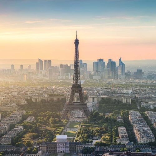 Paris Skyline Panorama bei Sonnenuntergang mit Eiffelturm
